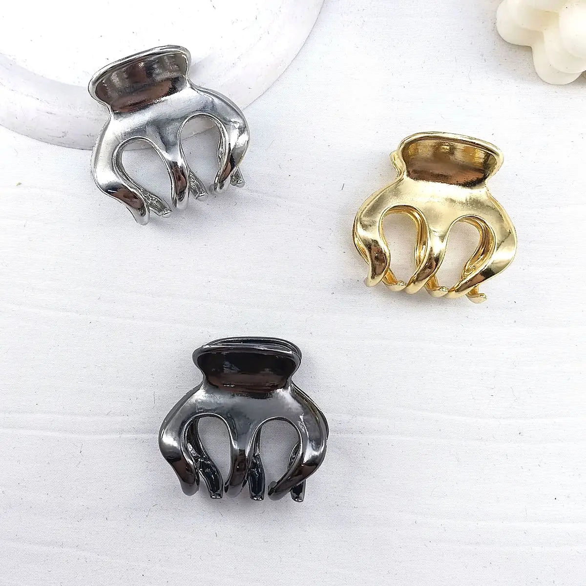 Elegant Metal Shark Hair Clip – Women's Stylish Claw Shark Hair Clip SWANS