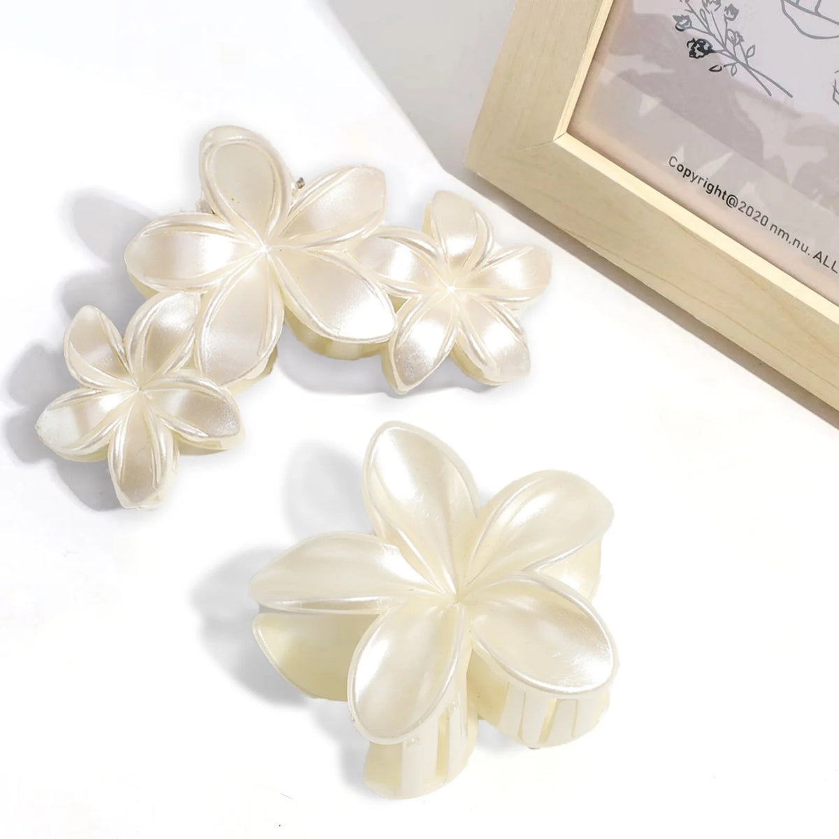 White Flower Hair Claw Clips – Elegant Updo Accessory 1/2 Pack Hair Claw Clip SWANS