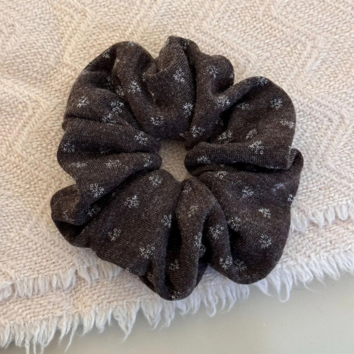 Women's Soft Knit Floral Scrunchie – Winter Hair Tie Knit Hair Scrunchie SWANS brown