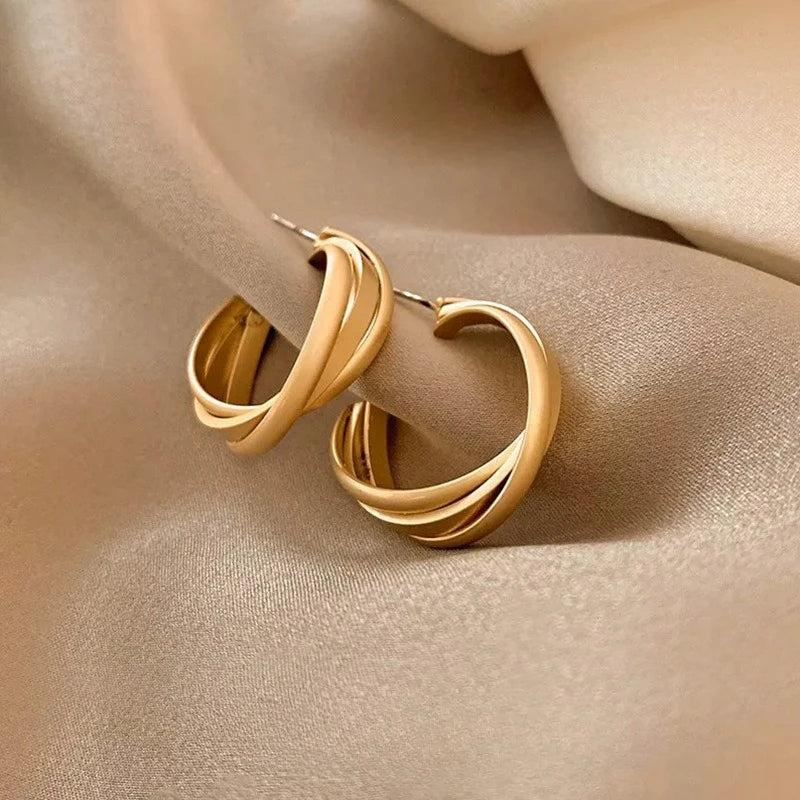 Vintage Metal Drop Earrings for Women – Gold & Silver Drop Earrings SWANS Golden F