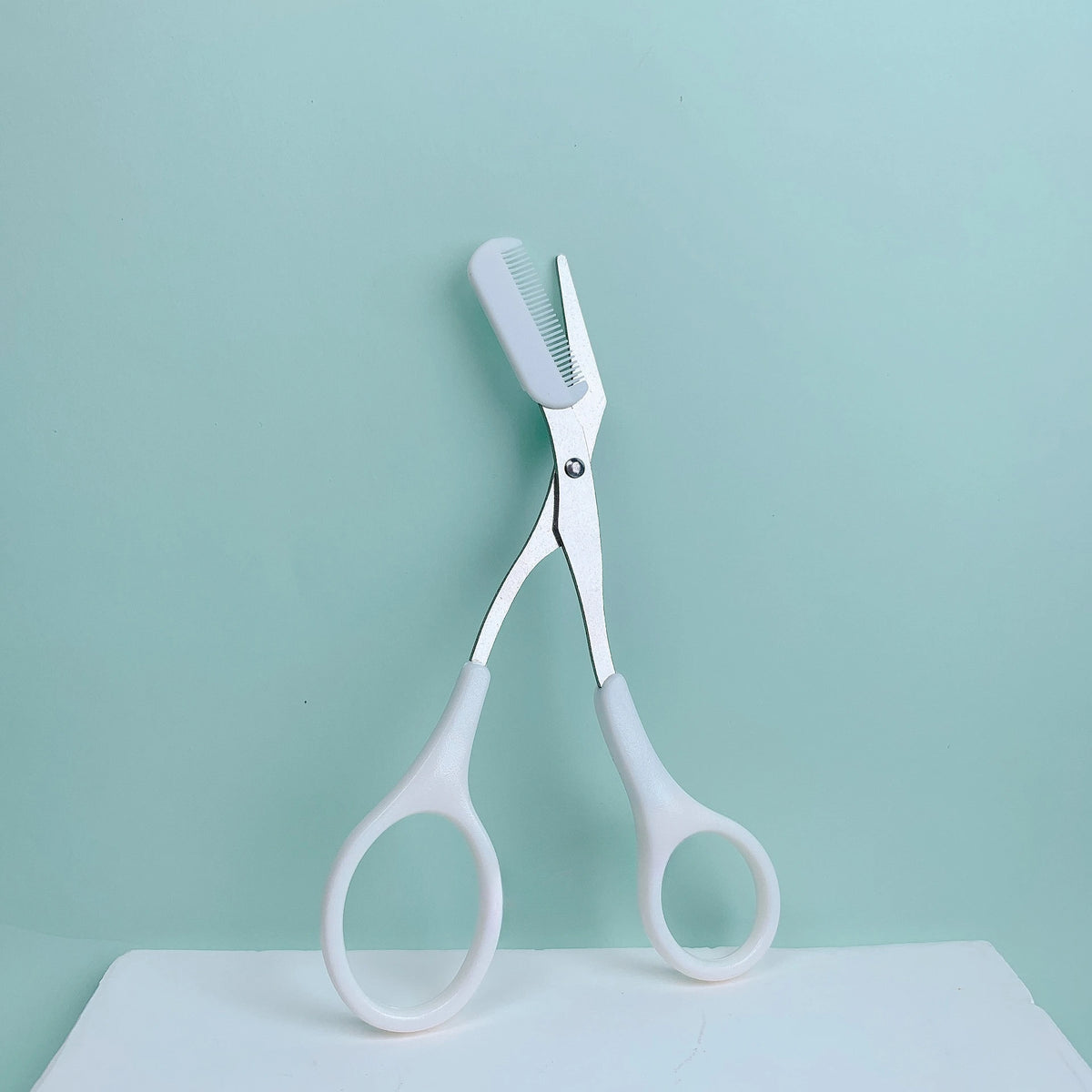 SWANS Eyebrow Grooming Kit – Scissors, Comb & Trimmer Eyebrow Grooming Kit SWANS WHITE