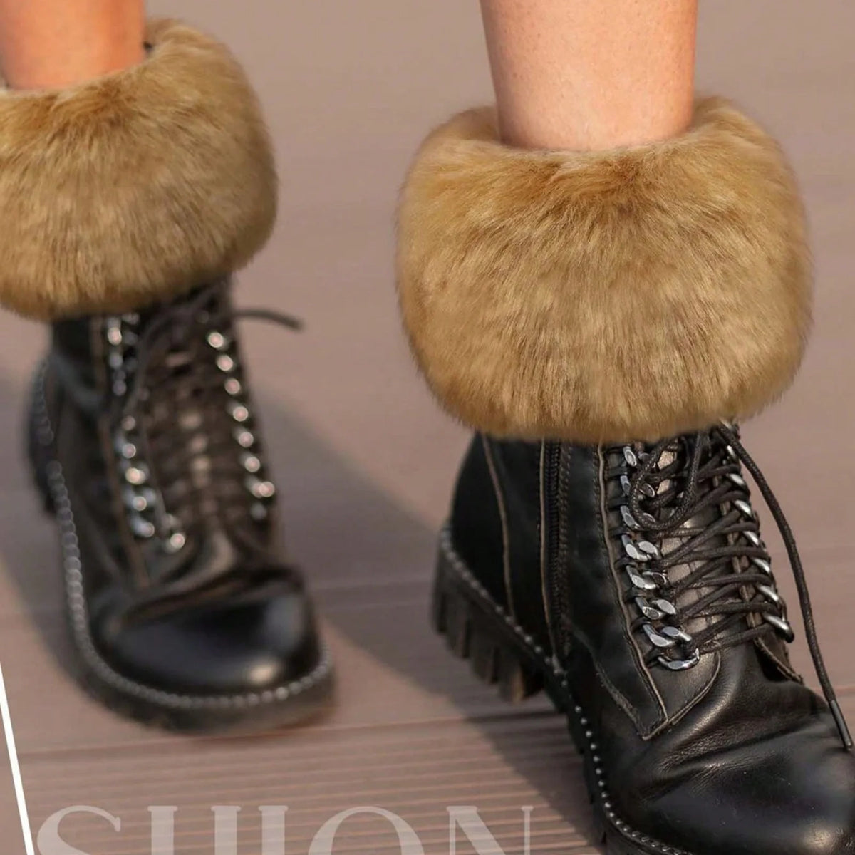 Women's Faux Fur Wrist Cuffs – Fluffy Winter Wrist Warmers Faux Fur Wrist Cuffs SWANS