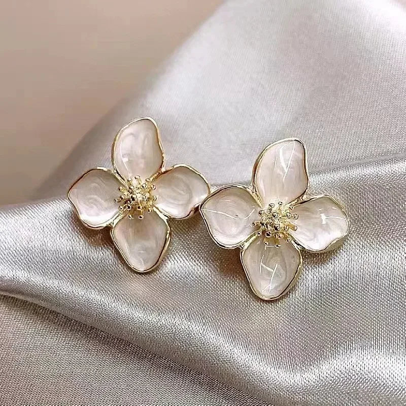 Hibiscus Flower Stud Earrings – Vintage Glaze Fashion Jewelry Stud Earrings SWANS White