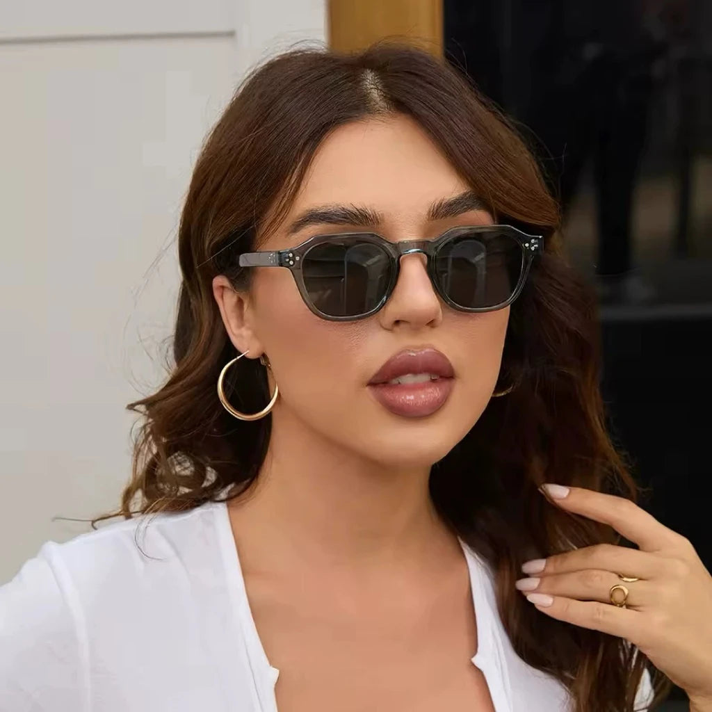 TOYEARN Vintage Rivet Punk Sunglasses UV400 Women Men Punk Sunglasses SWANS