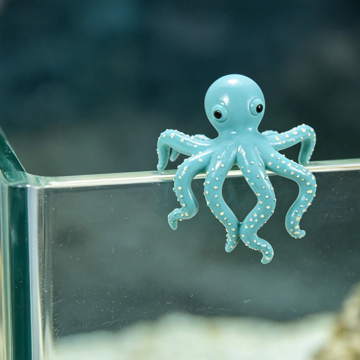 Climbing Octopus Resin Figurine – Pot Hugger & Aquarium Decor Resin Figurine SWANS