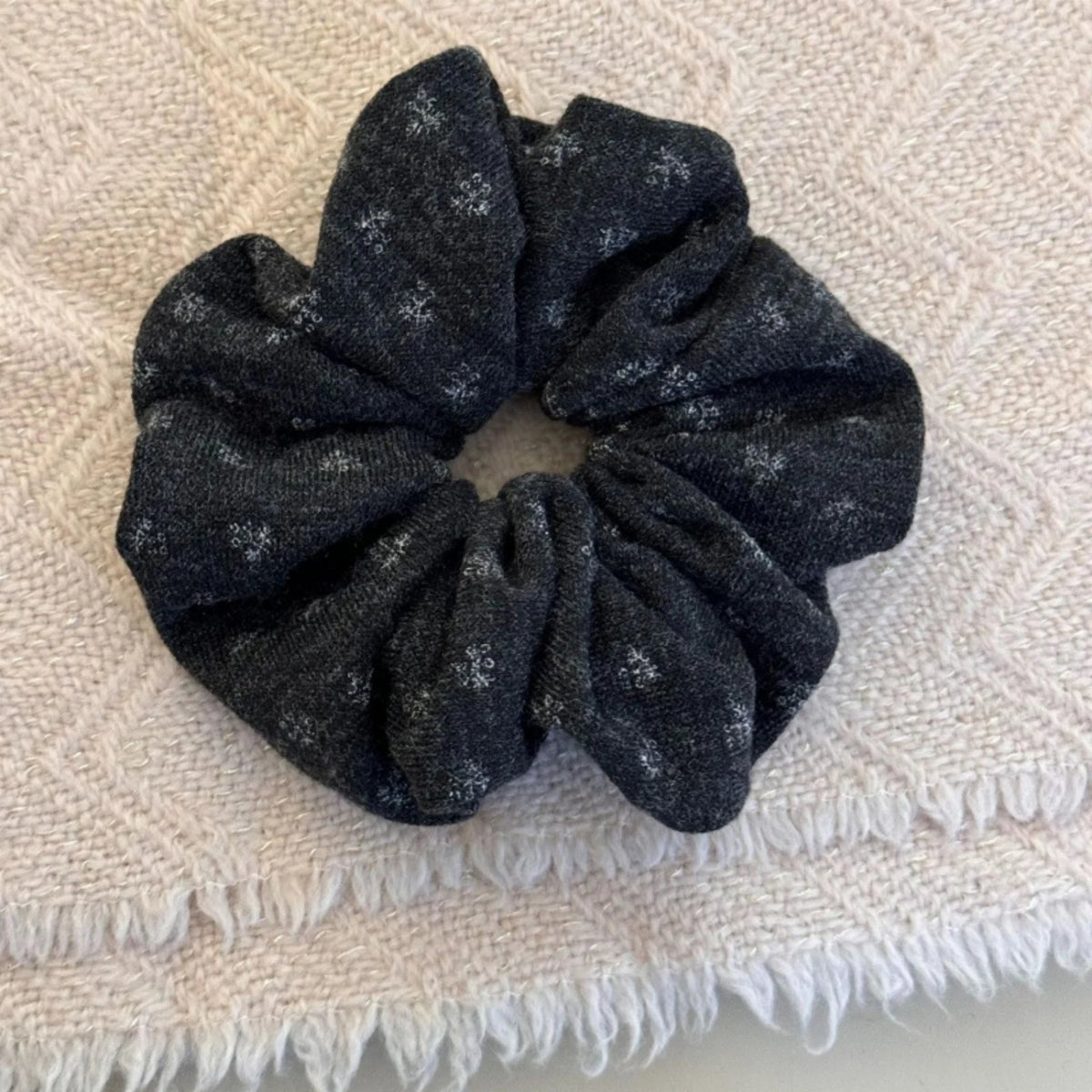 Women's Soft Knit Floral Scrunchie – Winter Hair Tie Knit Hair Scrunchie SWANS black