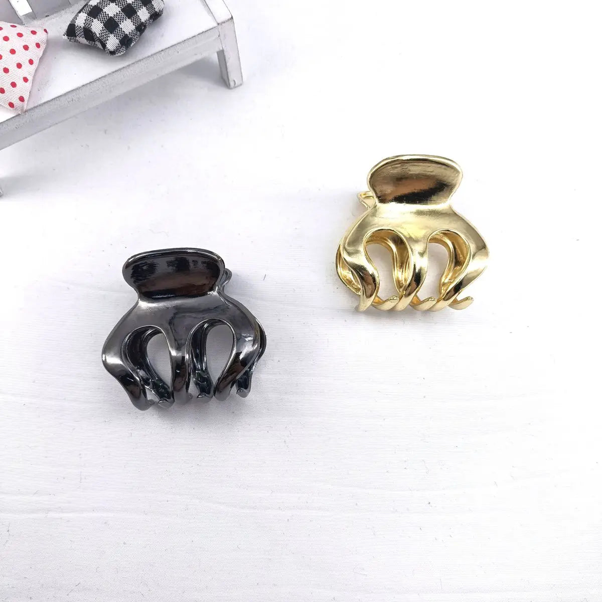 Elegant Metal Shark Hair Clip – Women's Stylish Claw Shark Hair Clip SWANS