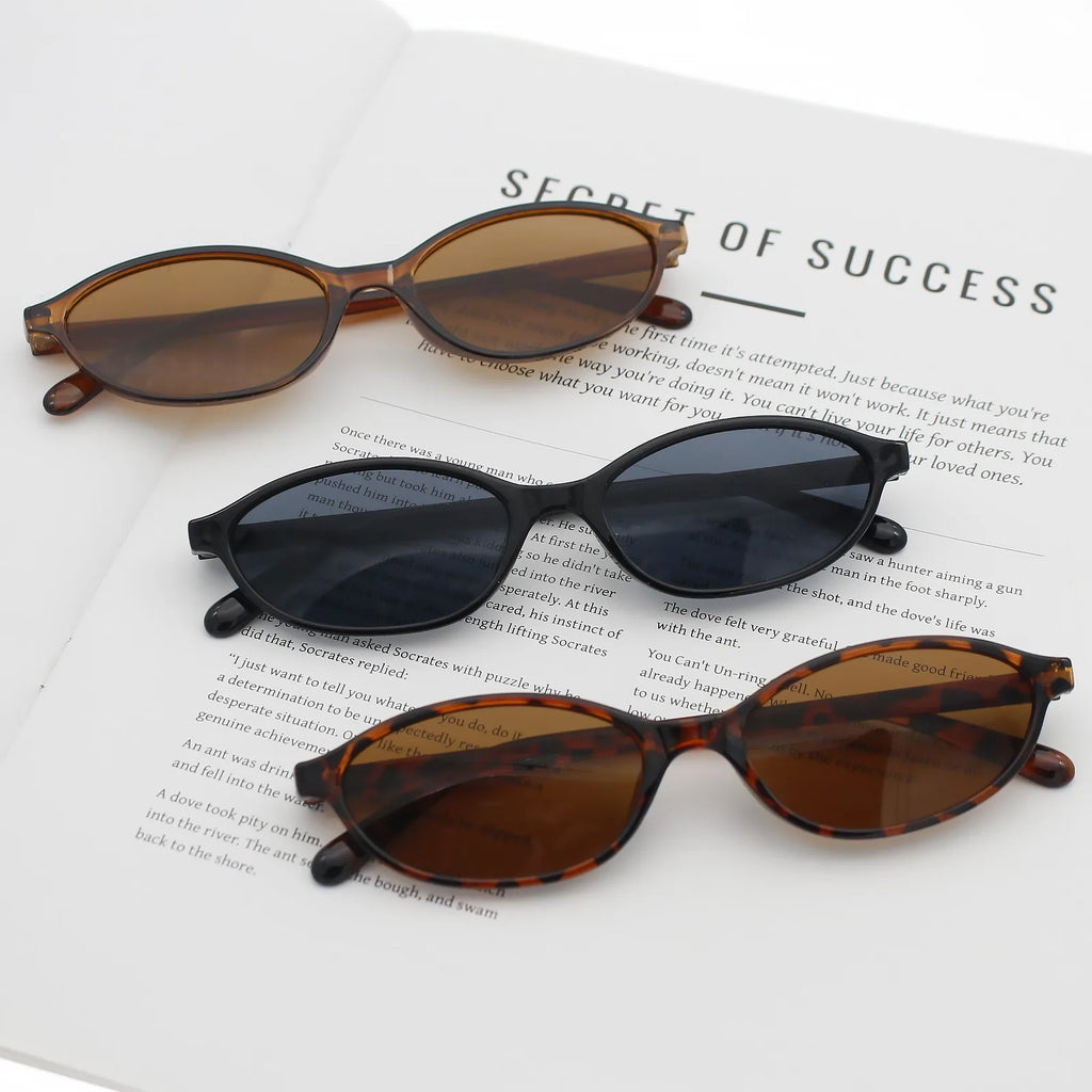 KLASSNUM Retro Cat Eye Sunglasses UV400 Small Frame Women Fashion Sunglasses SWANS