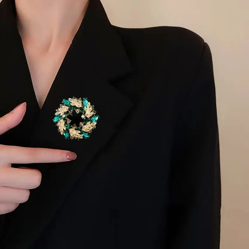 Elegant Rhinestone Floral Brooch – Alloy Crystal Lapel & Scarf Pin Fashion Brooch Pin SWANS