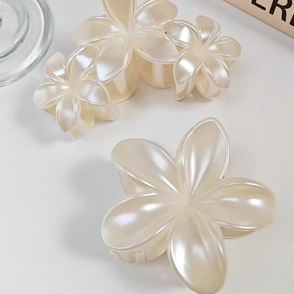 White Flower Hair Claw Clips – Elegant Updo Accessory 1/2 Pack Hair Claw Clip SWANS 2pcs