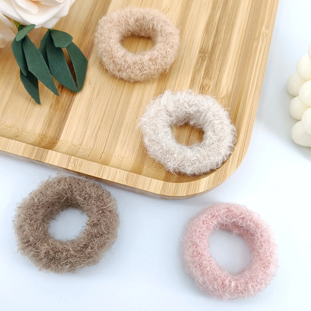 4-Pack Plush Scrunchies – Colorful Hair Ties for Women & Girls Plush Scrunchie Set SWANS