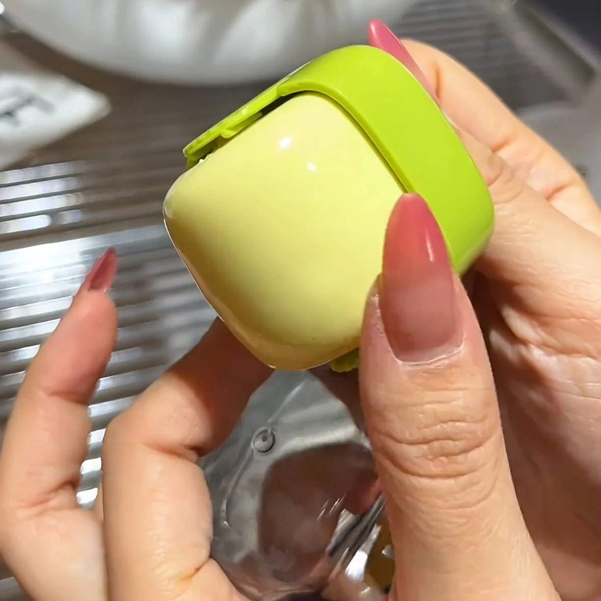 SWANS Washable Lint Roller – Pet Hair Remover for Clothes & Sofas Lint Roller SWANS green