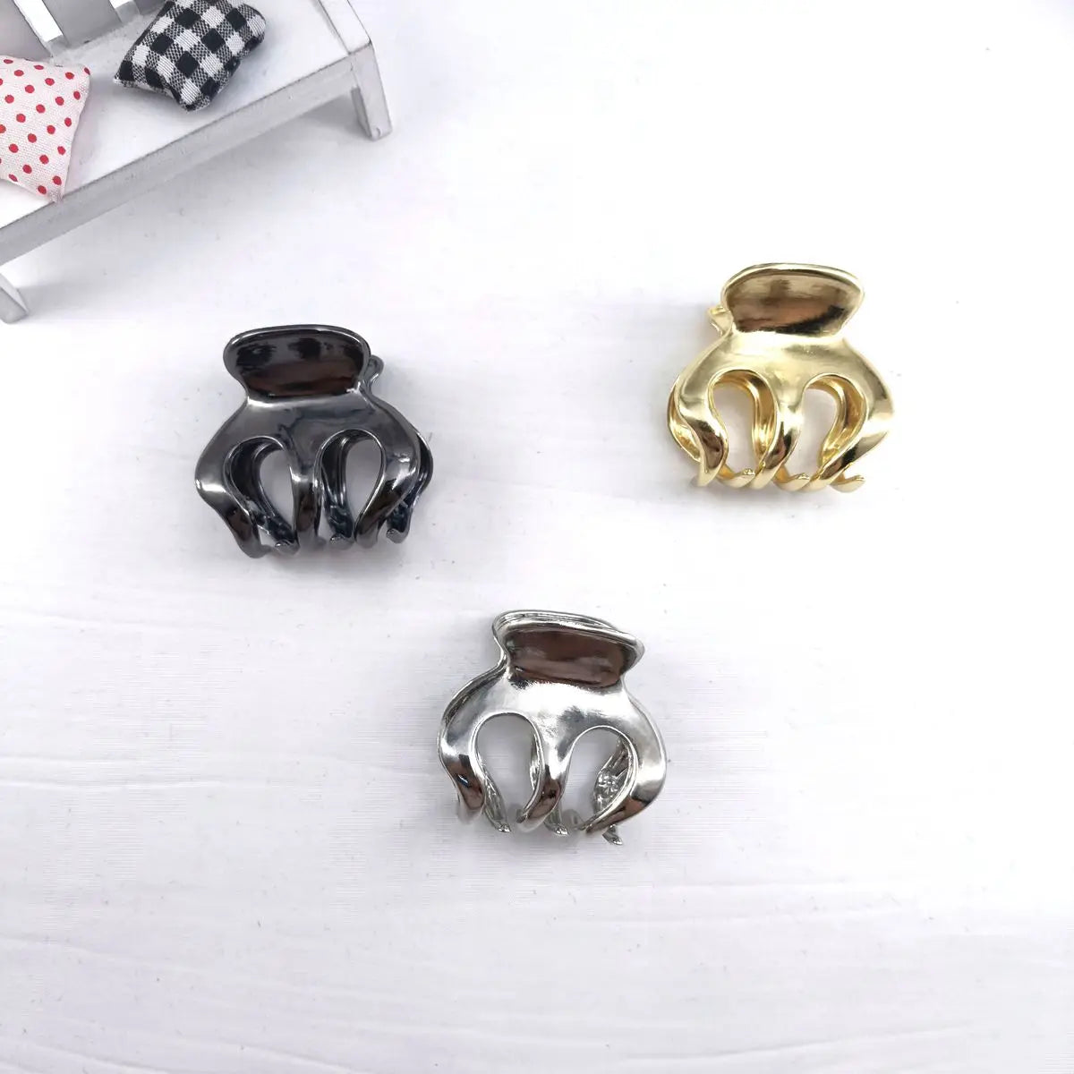 Elegant Metal Shark Hair Clip – Women's Stylish Claw Shark Hair Clip SWANS