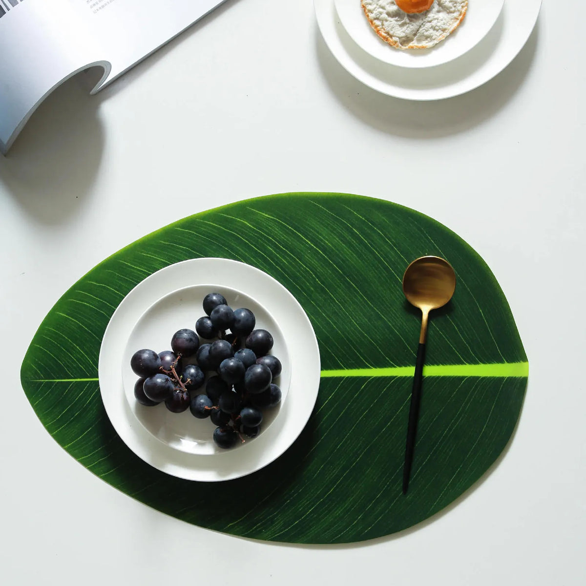 WINOMO Leaf Shape Placemats – Heat-Resistant Non-Slip Mats 2pc Dining Placemats SWANS