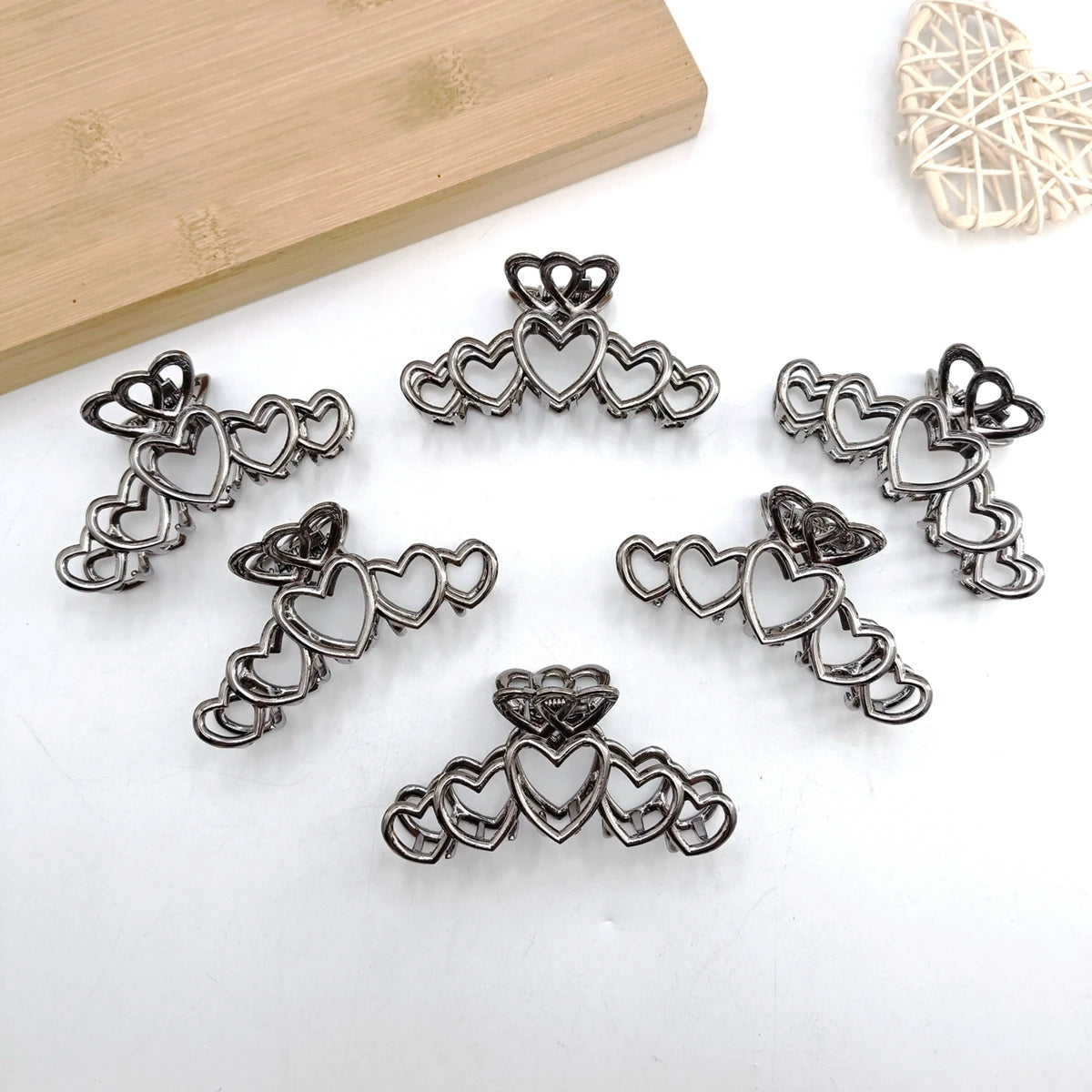 Y2K Metal Heart Silver Large Shark Hair Clips – 2/4/6 Pack Hair Shark Clip SWANS 6PCS