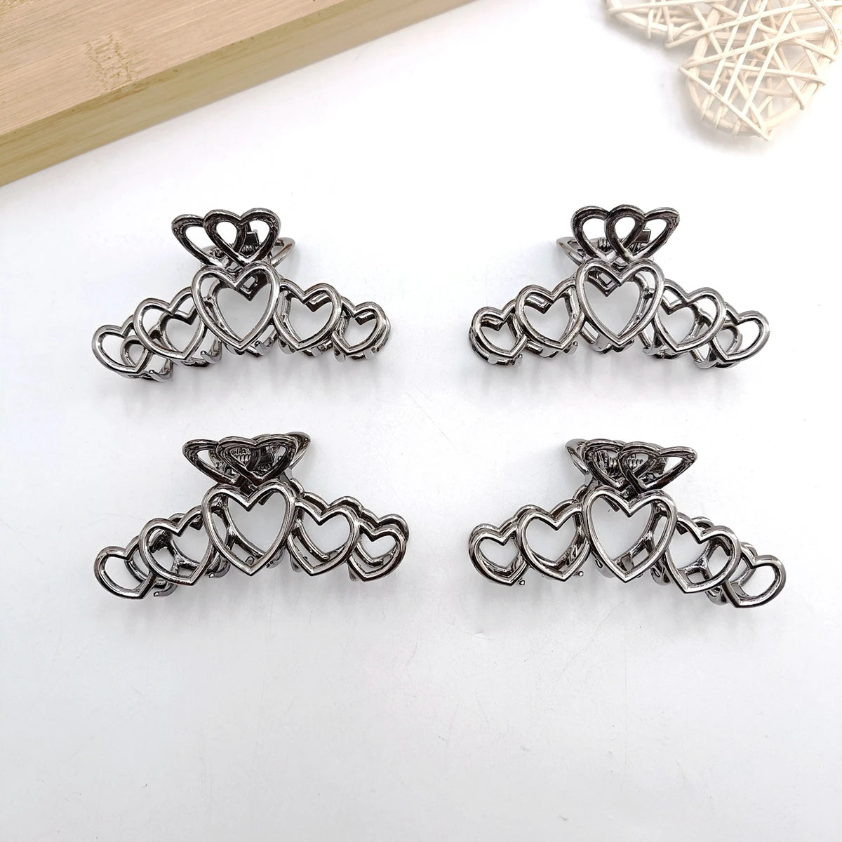 Y2K Metal Heart Silver Large Shark Hair Clips – 2/4/6 Pack Hair Shark Clip SWANS 4PCS
