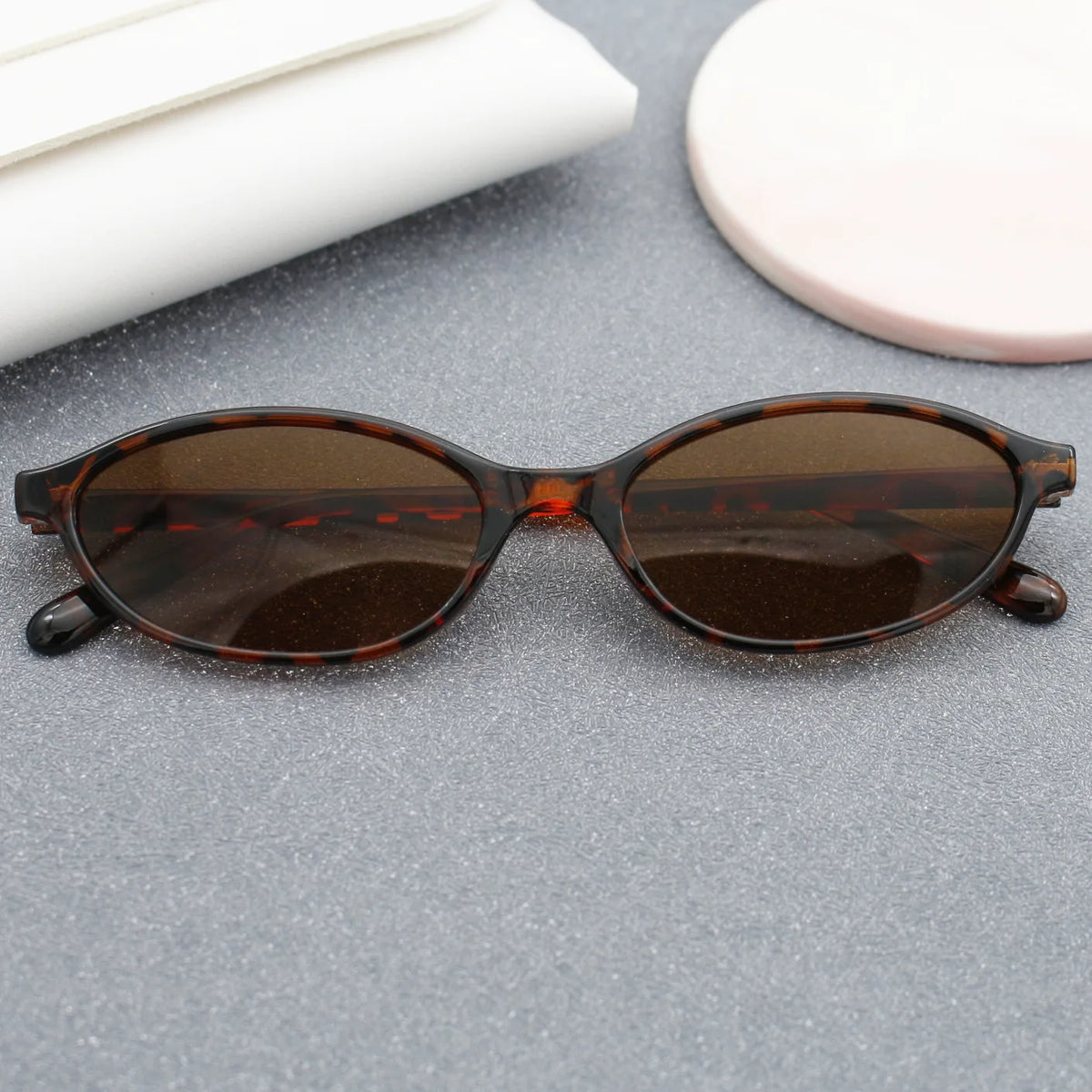 KLASSNUM Retro Cat Eye Sunglasses UV400 Small Frame Women Fashion Sunglasses SWANS B