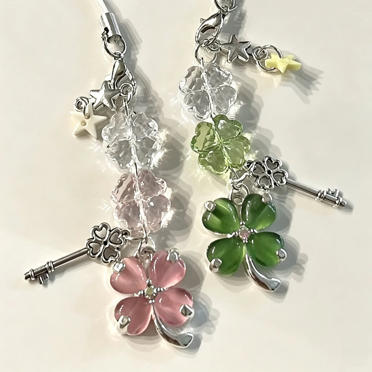 Y2K Four Leaf Clover Keychain Charm – Phone & Bag Pendant Keychain Charm SWANS